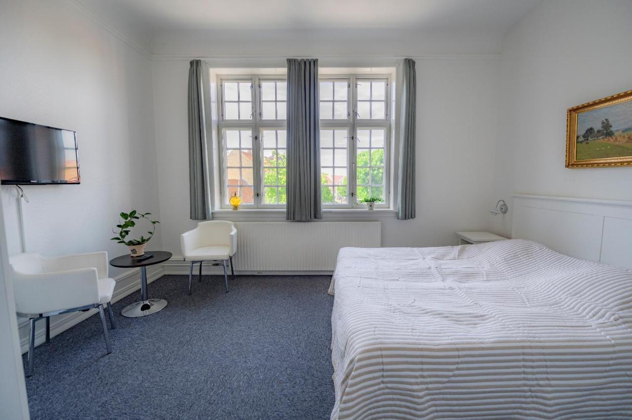 Hotel Det Gamle Posthus à Rønne Extérieur photo